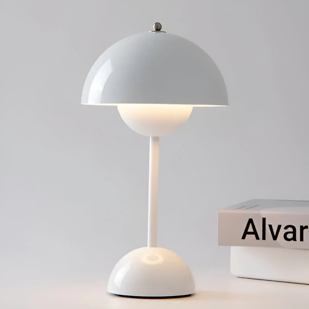 Skanto | Skandinavisk Bordlampe med Luminous Flair - NordicBeam