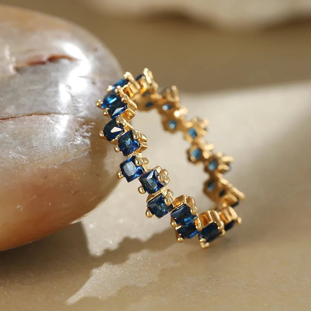 Skanto | Spredte Kubiske Diamanter Delikat Ring