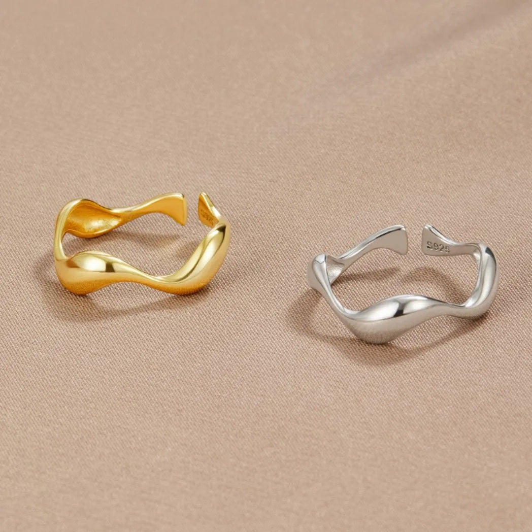 Skanto | SEARISE RING – Justerbar Minimalistisk Sølvring med Havdesign