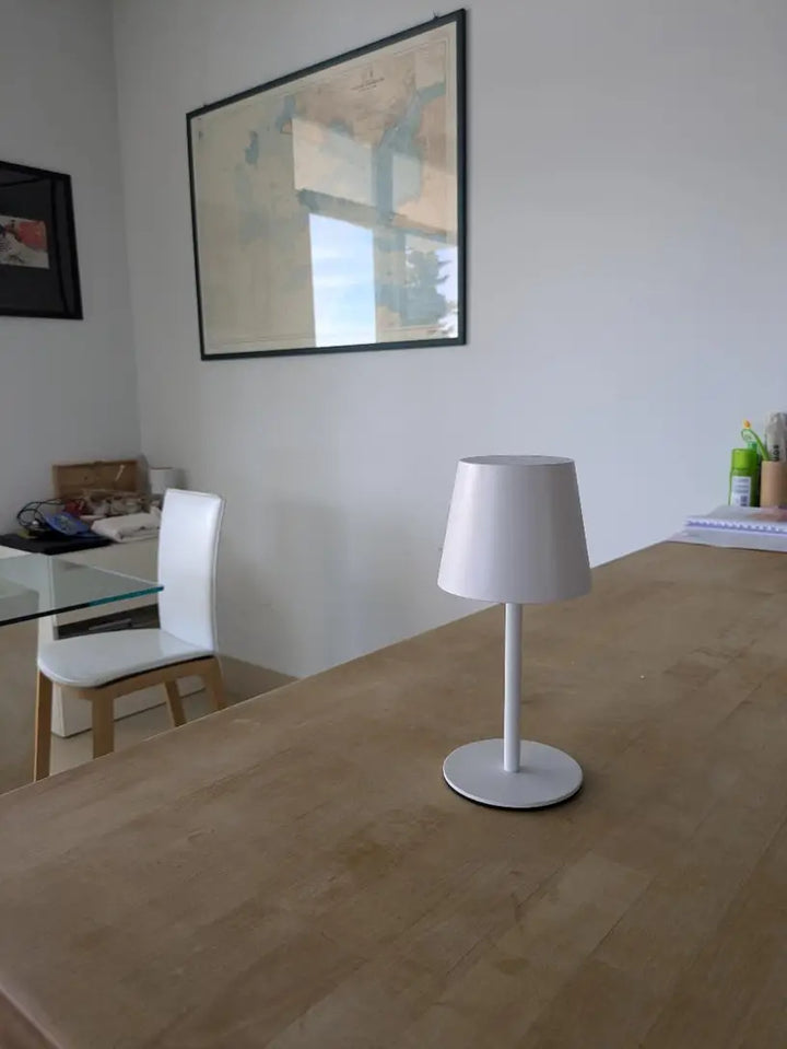 Skanto | LED Bordlampe – Trådløs, Berøringskontroll & Dimmbar Lys