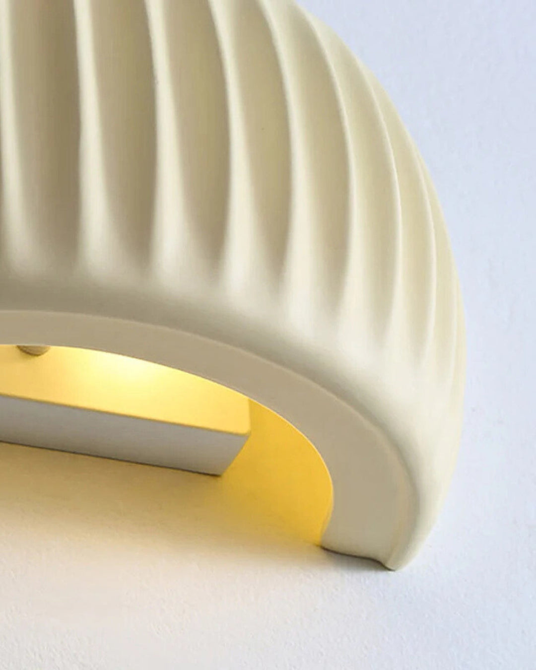 Skanto | Designer Vegglampe med bølgete akcent