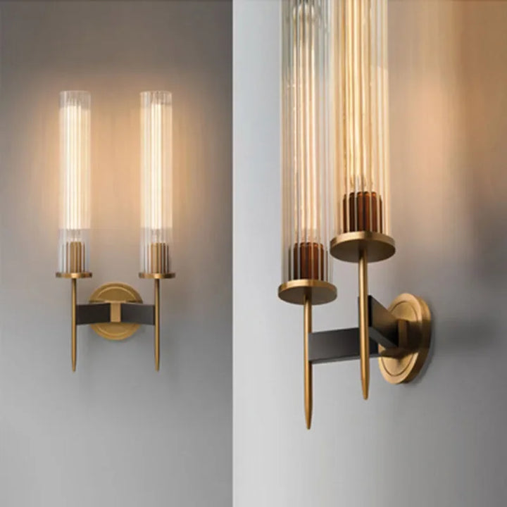 Skanto | Möni | Moderne Vegglampe med Ribbete Glass og Messingfinish