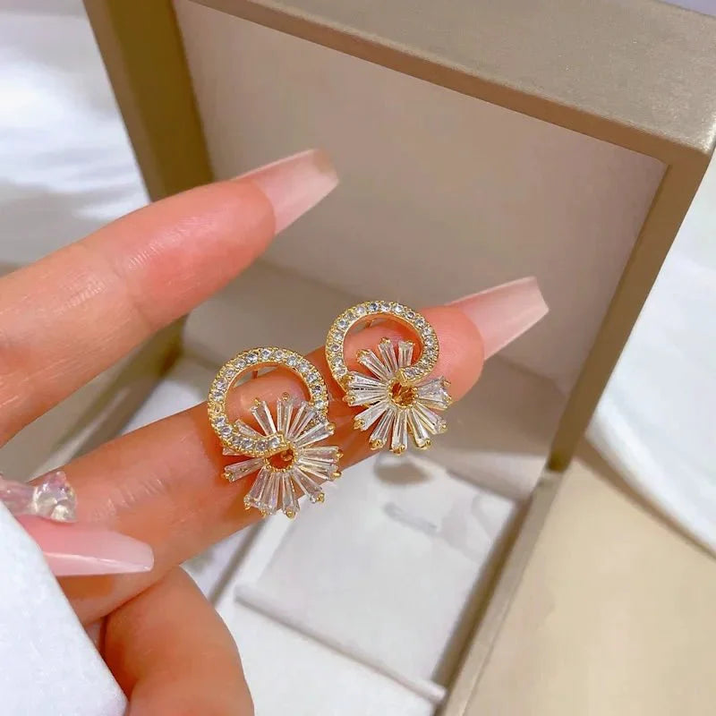 Skanto | Glitrende Floral Diamond Halskjede og Øredobber