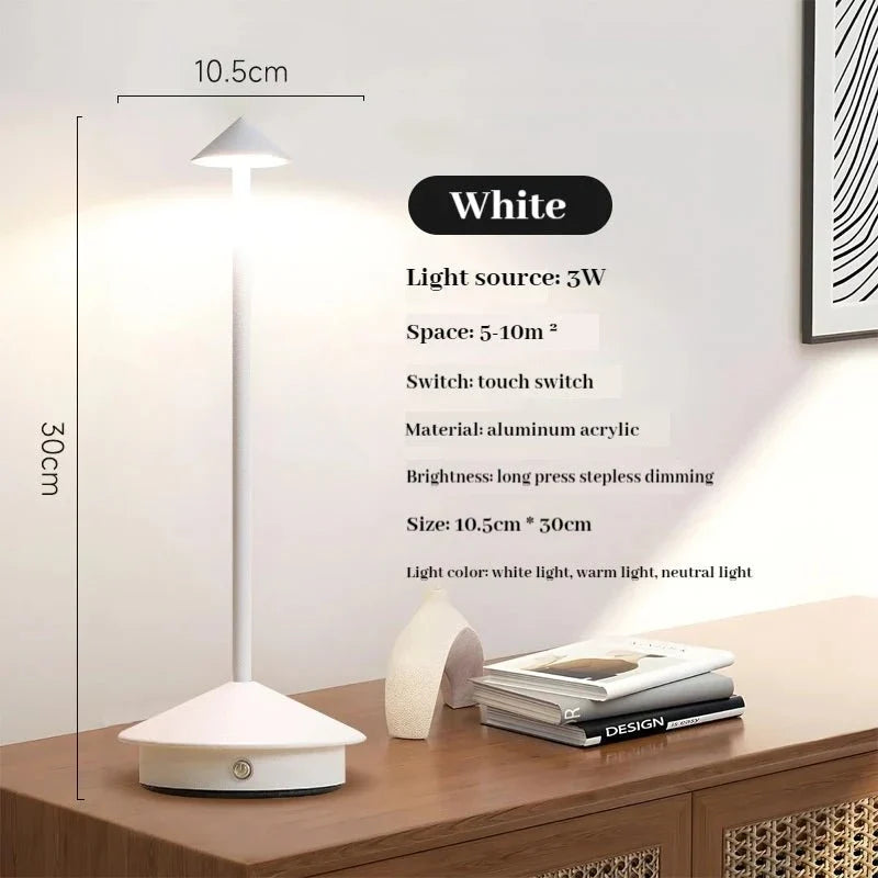 Skanto | Elegant oppladbar metallbordlampe