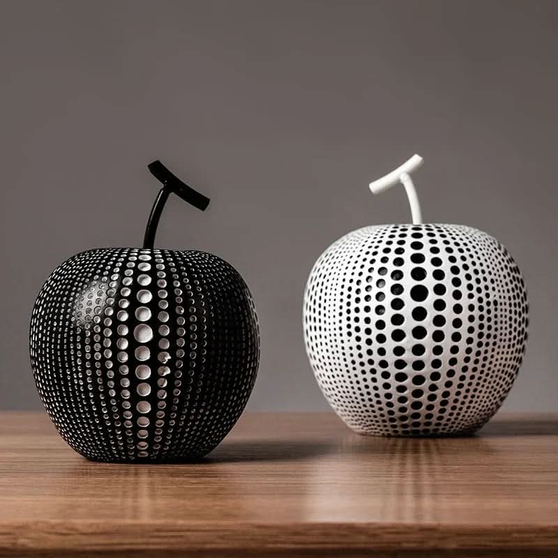 Skanto | MonoApple Dekorativ Figur – Svart & Hvit Prikkete Eple