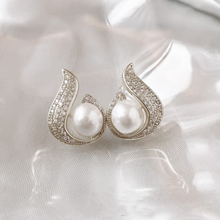 Skanto | Elegante øredobber med perleimitasjon og rhinestone