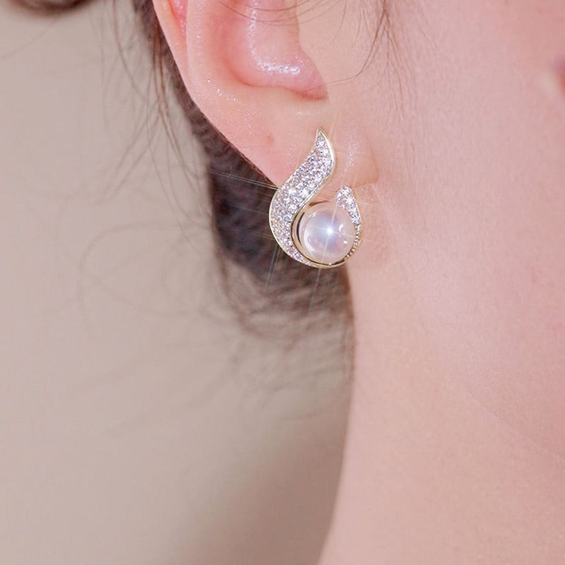 Skanto | Elegante øredobber med perleimitasjon og rhinestone