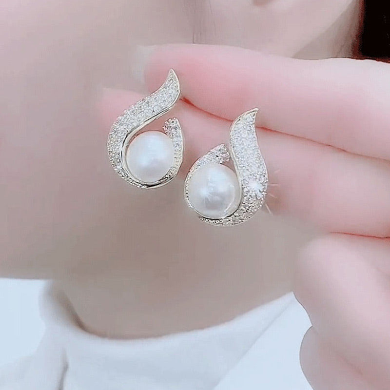 Skanto | Elegante øredobber med perleimitasjon og rhinestone