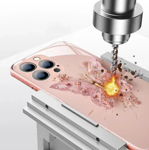 Skanto | Flatt 3D-glassetui med sommerfugl mønster til iPhone