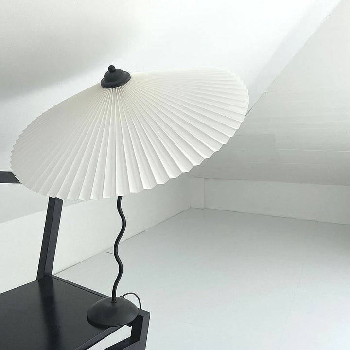 Skanto | Squiggle Paraply Bordlampe – Moderne Twirl Design med Krom Finish