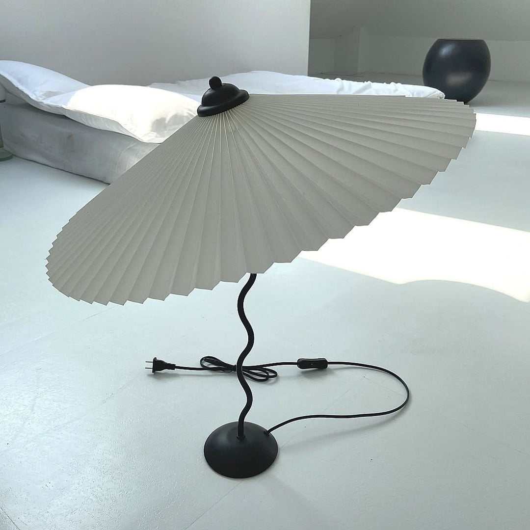 Skanto | Squiggle Paraply Bordlampe – Moderne Twirl Design med Krom Finish