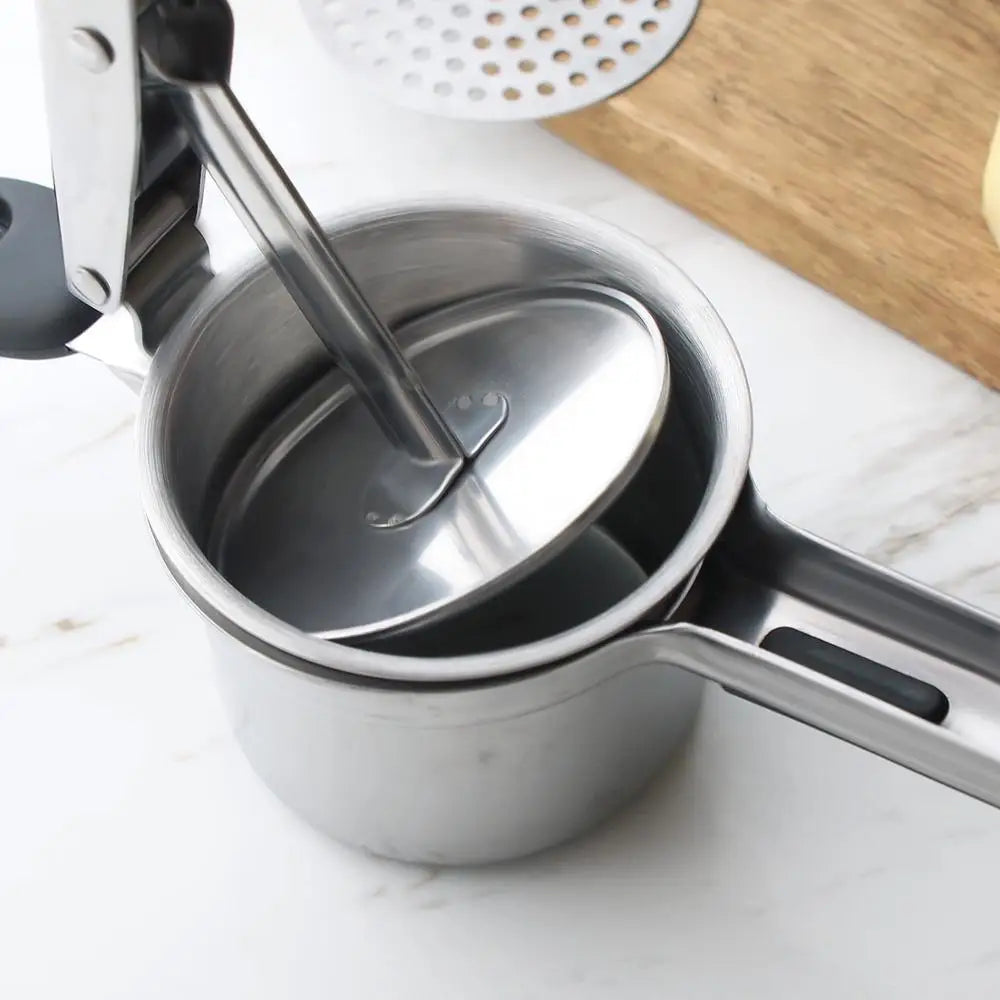 Rustfritt Stål Potetpresse med 3 Finhetsplater | Skanto