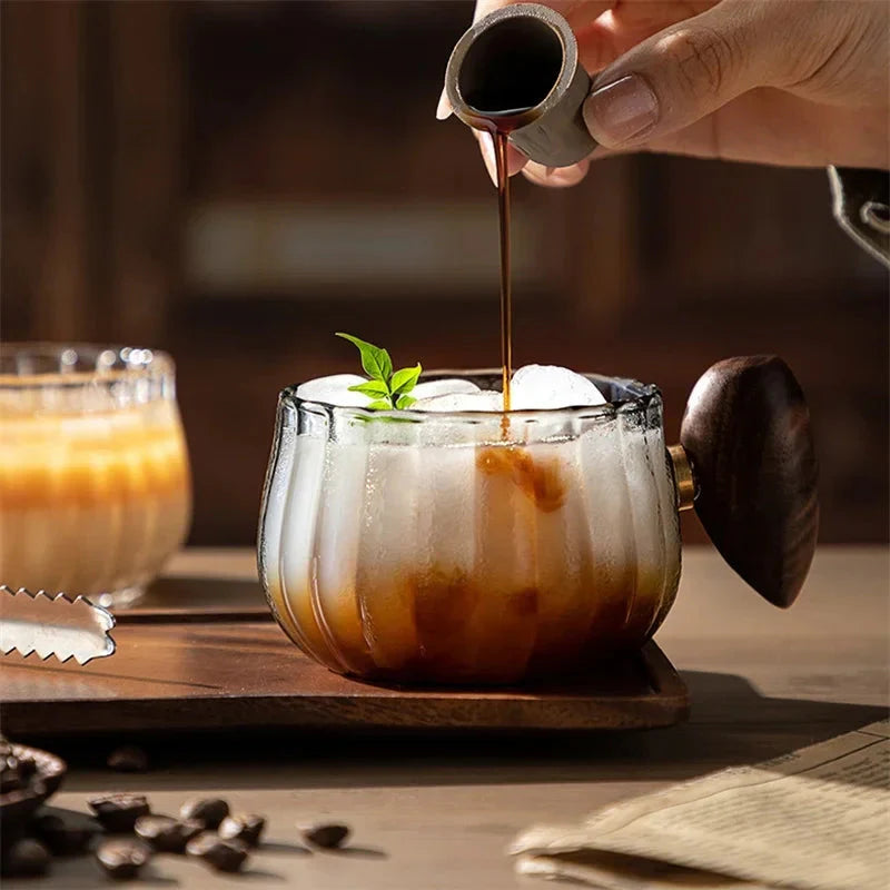 Stripete Varmeresistent Silikon Glass Kaffekopp med Trehåndtak | Skanto