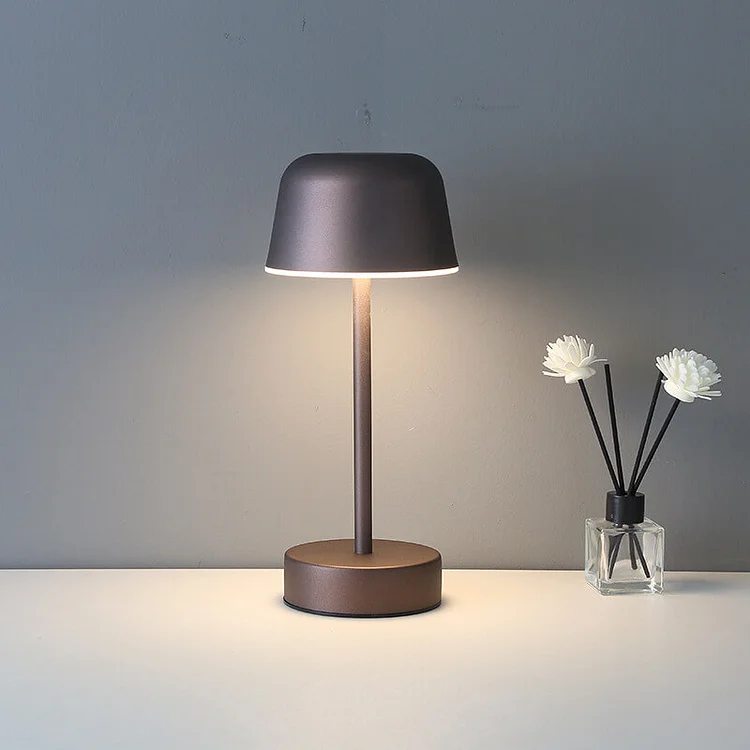 Skanto | Bordlampe med moderne metall dimbar design