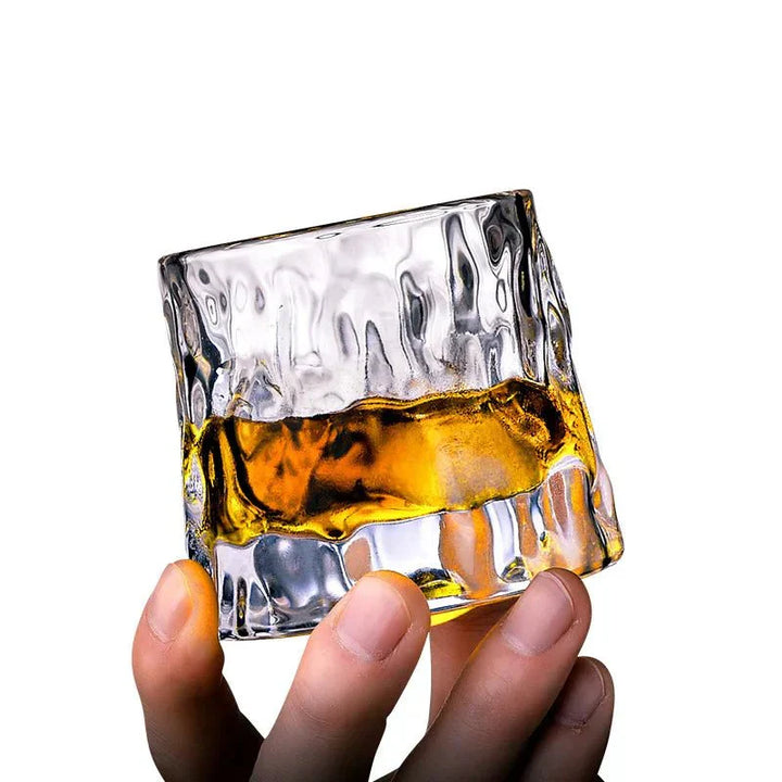 Skanto | Teksturet Whisky Glass med Bølgeeffekt