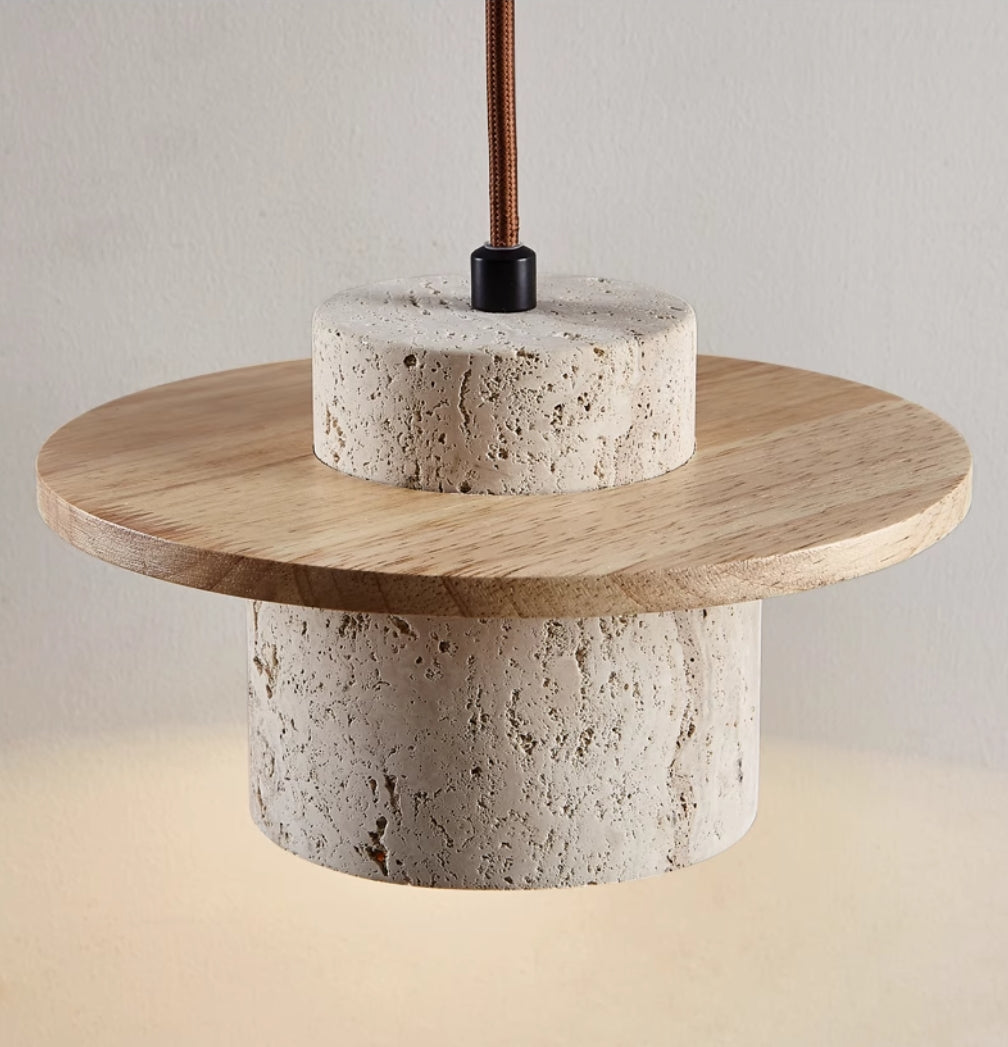 Skanto | Hengende lampe laget av travertin med naturlig eleganse