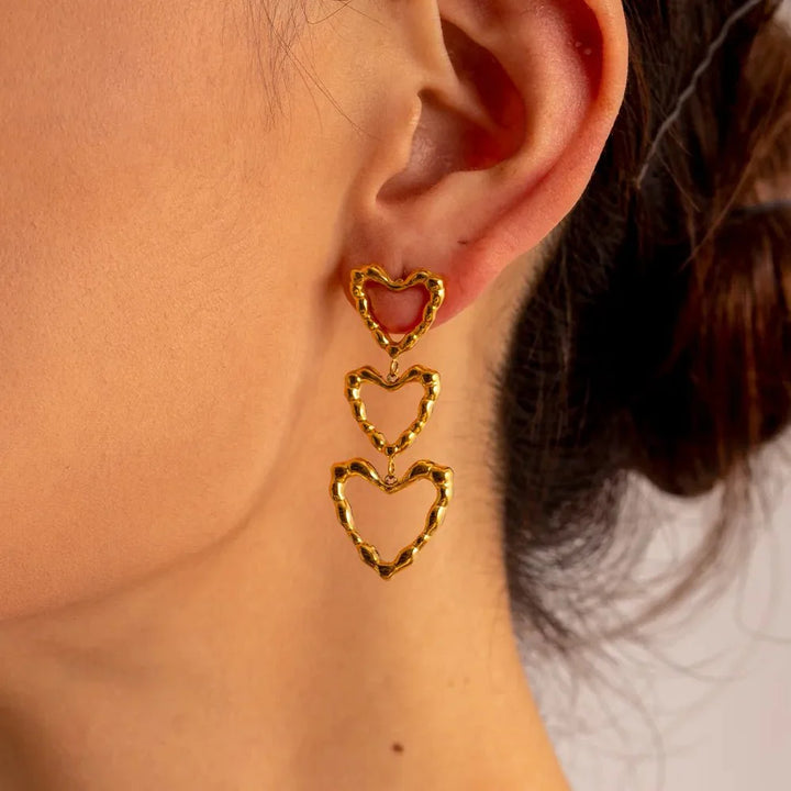 Skanto | Triple Uthevede Hjerter Dangle Øredobber