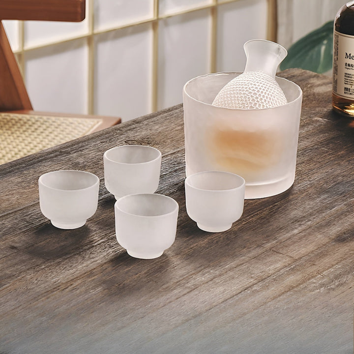 Japansk sake-sett i glass – elegant karaffel med kopper | Perfekt for vin, whisky og likør