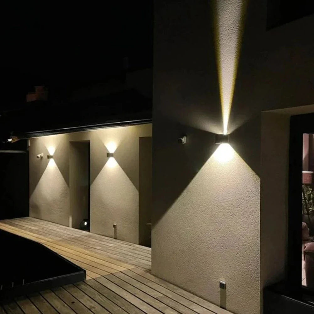 Skanto | Vegglampe Svart Aluminium Justerbar Kubus LED