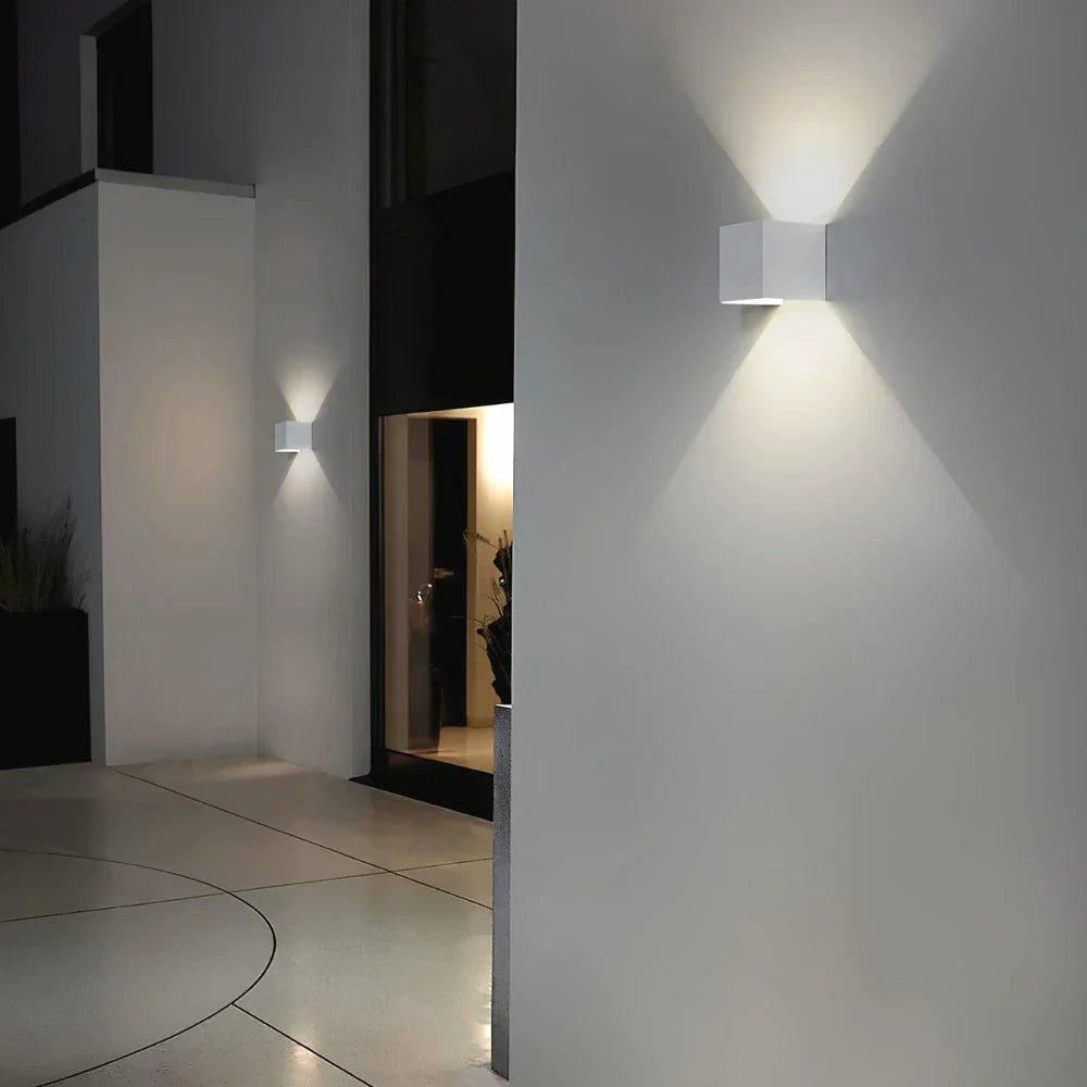Skanto | Vegglampe Svart Aluminium Justerbar Kubus LED