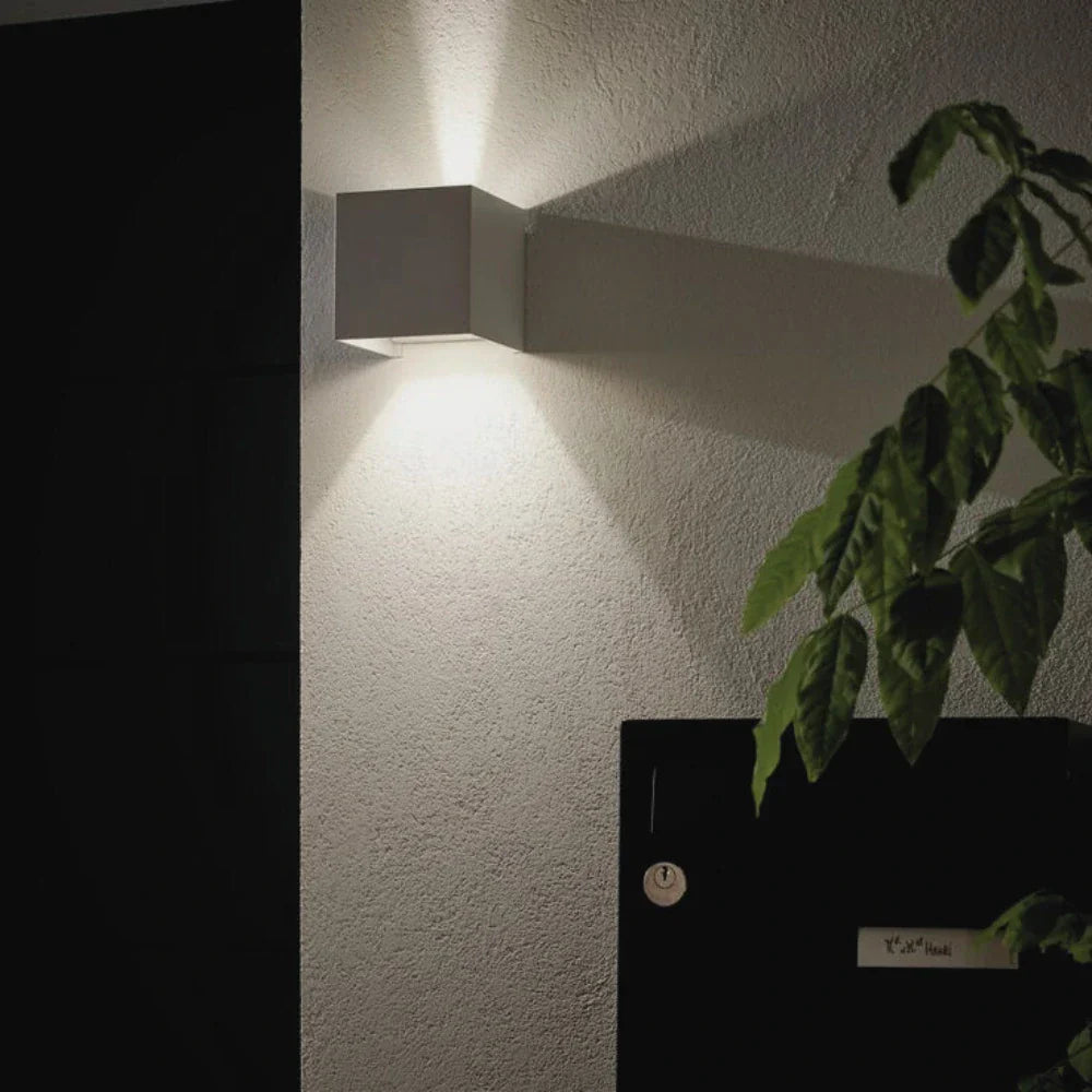 Skanto | Vegglampe Svart Aluminium Justerbar Kubus LED
