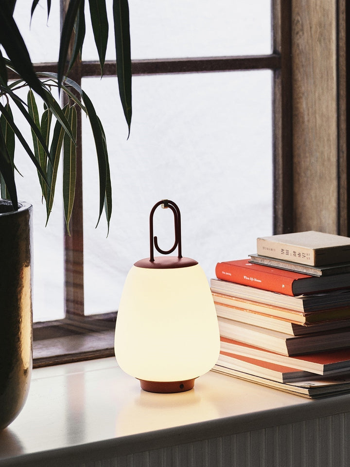 Skanto | Allsidig Patio Lantern - LunaGlow