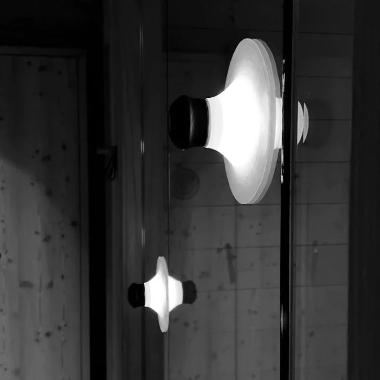 Skanto | Vegglampe med oppladbar sugefeste LED