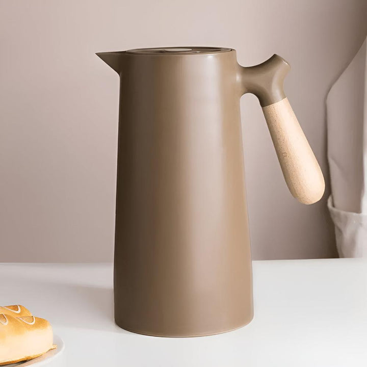 Skanto | VetroLux – Elegant dobbeltvegg glass karaffel med trehåndtak for varme og kalde drikker