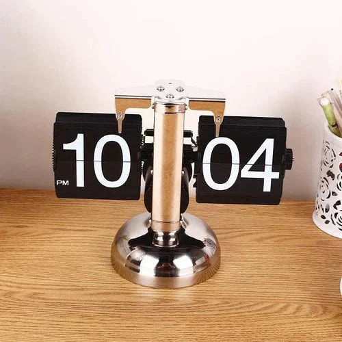 Retro Flip Clock with Automatic Turning Element | Skanto
