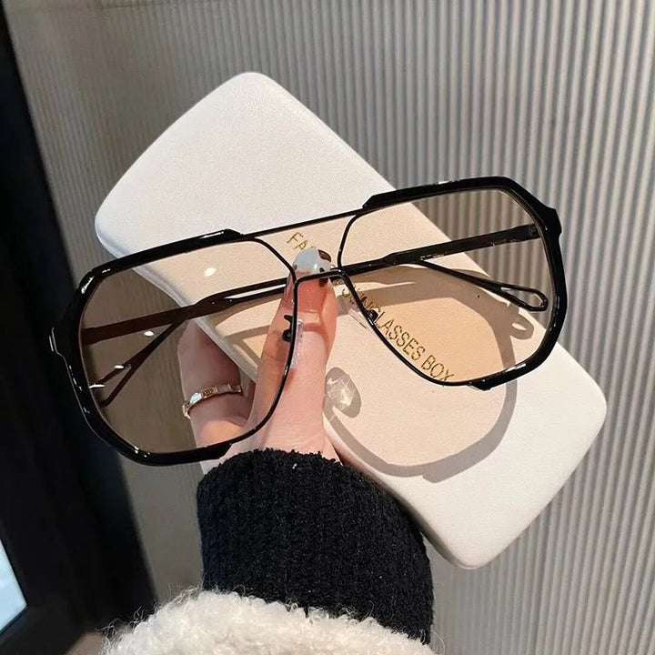 VOGUEVIEW SHADES – Übergroße quadratische Sonnenbrille med UV400- og photochromen Gläsern
