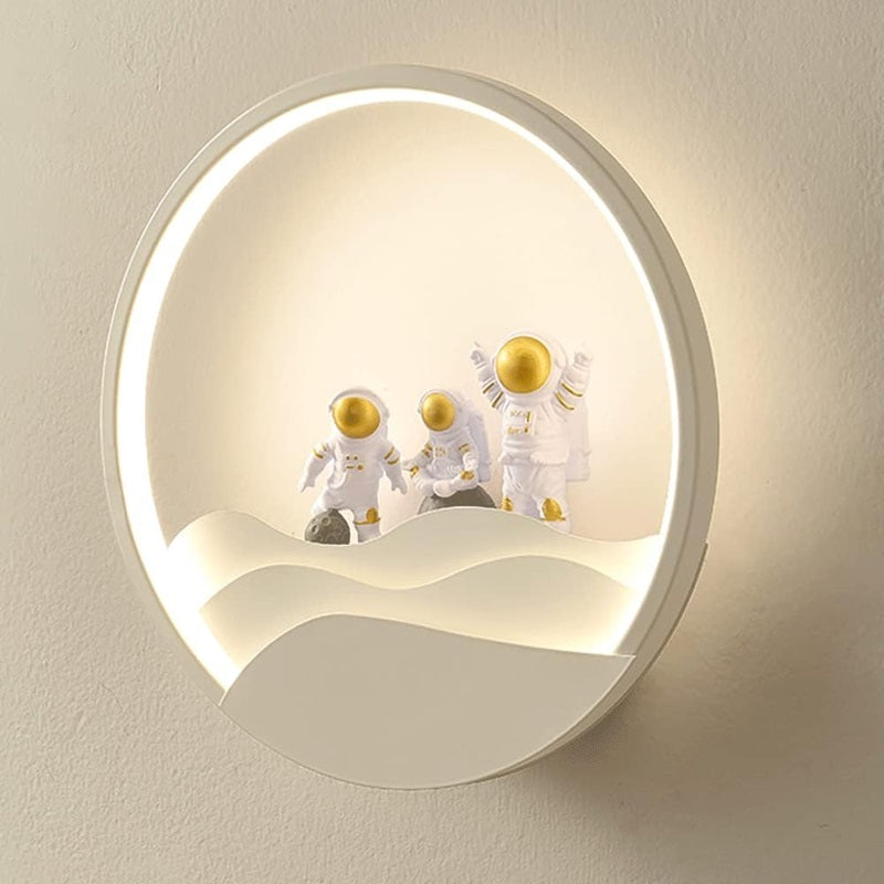 Skanto | Astronaut Vegglampe med TriColor LED Lys - 11" x 11"