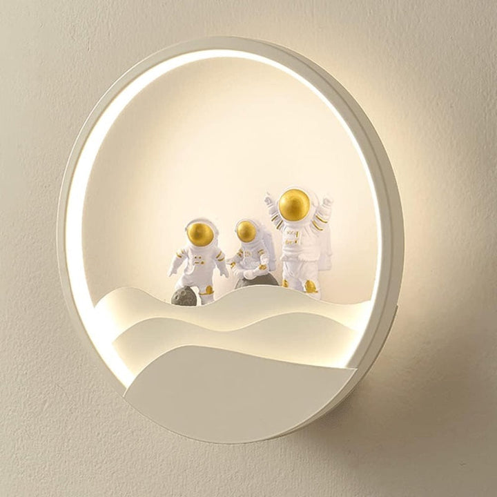 Skanto | Astronaut Vegglampe med TriColor LED Lys - 11" x 11"