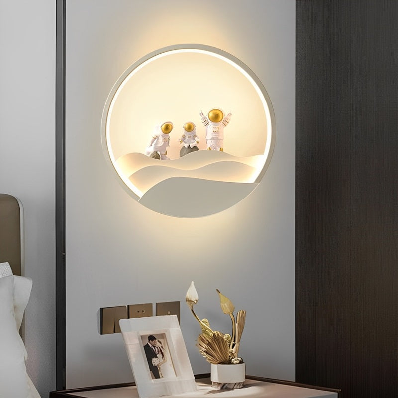 Skanto | Astronaut Vegglampe med TriColor LED Lys - 11" x 11"