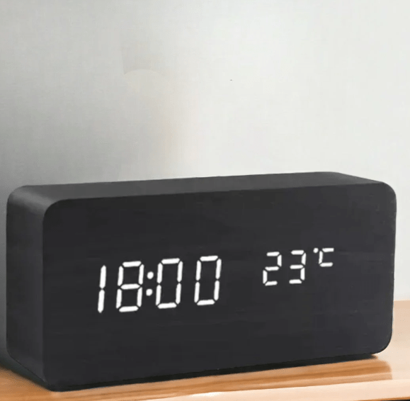 Skanto | AMBIWOOD – Stemmestyrt LED-klokke med minimalistisk tresdesign