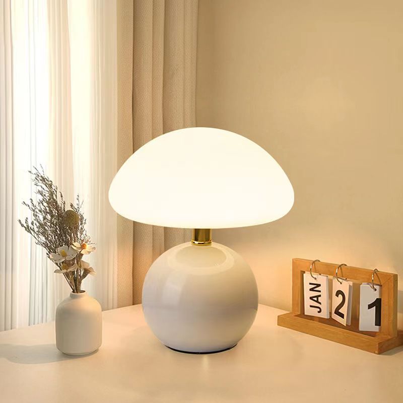 Skanto | Keramisk Bordlampe med Mykt Varmt Lys