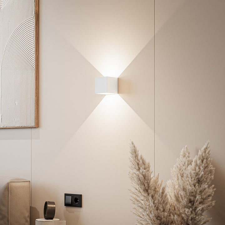 Skanto | LumiGuard - LED vegglampe med varm lys