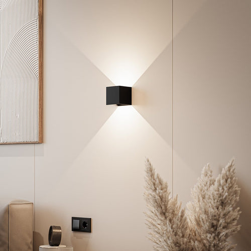 Skanto | LumiGuard - LED vegglampe med varm lys